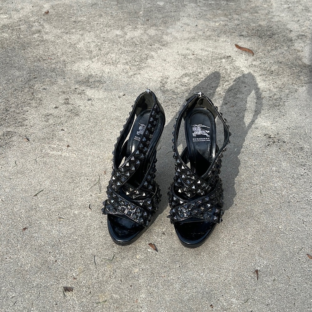 Black Pyramid Studded Burberry Pumps/High Heels 👠 size 38 <8> VGUC